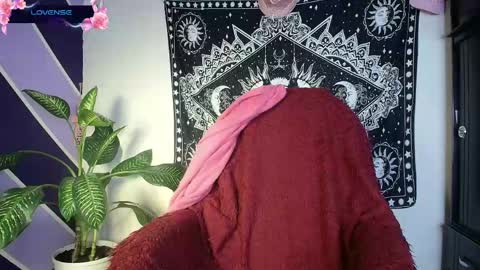 ig WitchDivinne online show from April 28, 7:51 pm