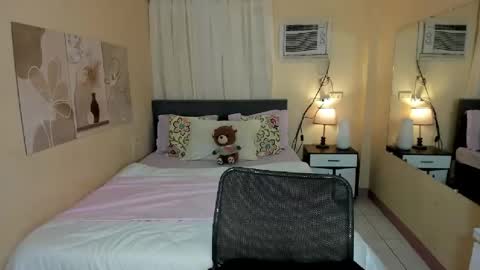 MISS  GODDESS  DOLLY  online show from November 20, 7:03 pm