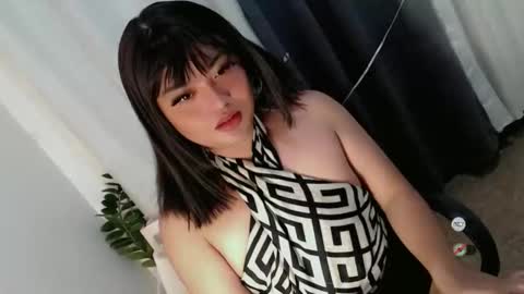 its me MADEL online show from May 31, 6:09 pm