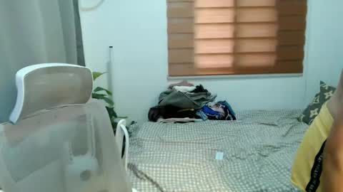 Snapshot of xxjulielovesyouxx chatting on September 17, 7:02 am July online show from September 17, 7:02 am