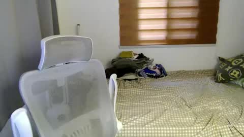 Snapshot of xxjulielovesyouxx chatting on September 18, 7:13 am July online show from September 18, 7:13 am