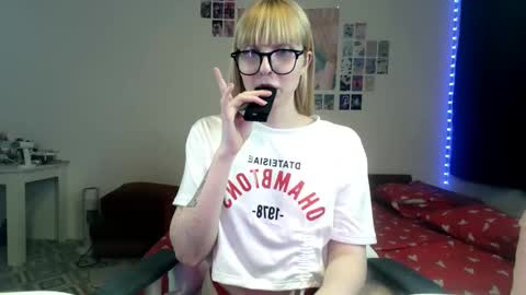 Pretty online show from February 28, 8:28 pm