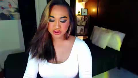 OLIVIA online show from December 7, 2:30 pm