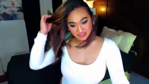 OLIVIA online show from December 8, 12:35 am