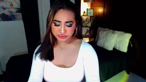 OLIVIA online show from December 11, 3:04 pm