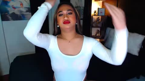 OLIVIA online show from December 15, 1:00 pm