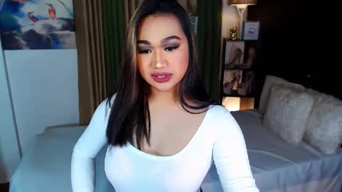 OLIVIA online show from January 9, 2:40 pm