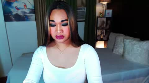 OLIVIA online show from January 10, 12:15 pm