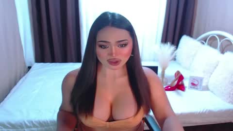 OLIVIA online show from May 10, 2:55 pm