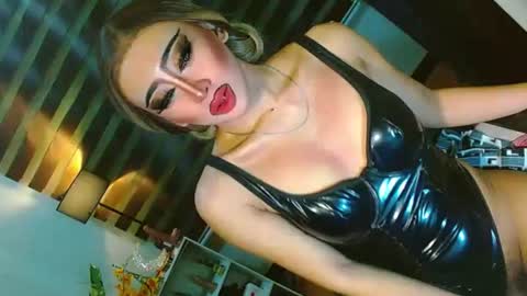 miss yasii online show from June 15, 1:02 pm