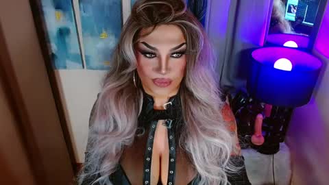 QUEEN MADISON  online show from May 5, 7:20 pm