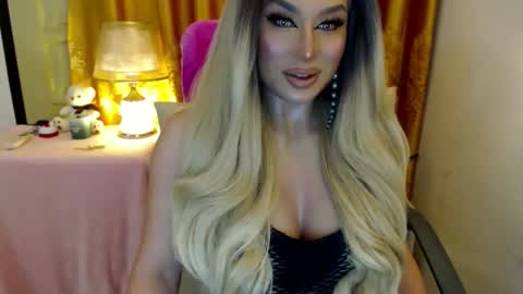 Adriana Maxwell online show from June 10, 6:51 pm