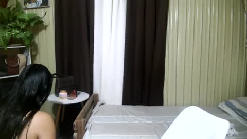 yoursubmissive_larah online show from June 22, 11:51 am