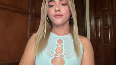 Miss Cali online show from April 27, 8:18 pm