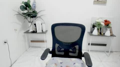 Yvonne online show from July 2, 1:28 am