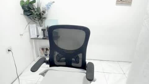 Yvonne online show from July 24, 10:25 am