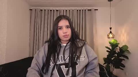Zoe online show from June 19, 1:04 pm