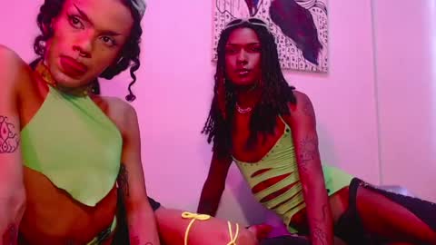 Ella online show from April 27, 1:37 am