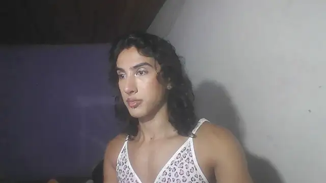 Snapshot of roxana_collins chatting on October 22, 4:03 am roxana collins online show from October 22, 4:03 am