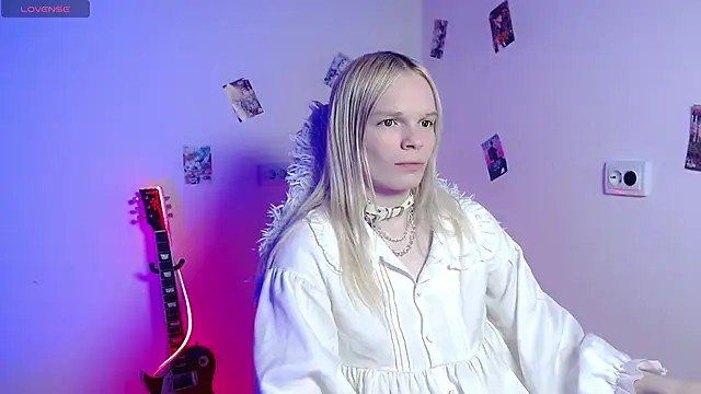 Emily Nyaffee online show from March 18, 12:34 am