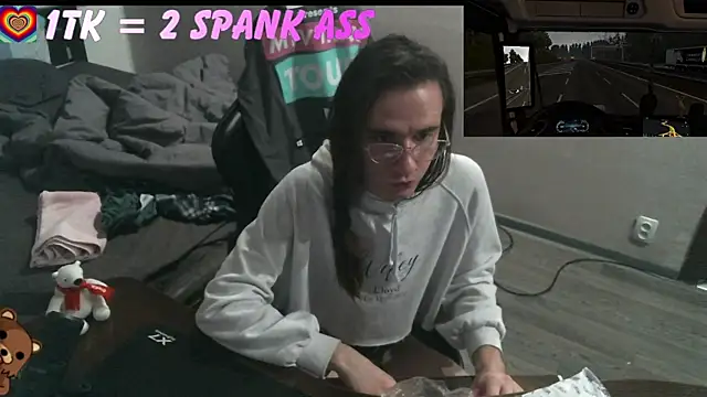 izilizi 23 online show from November 11, 7:59 pm