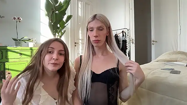 AliceSnowCatt online show from May 3, 7:40 pm