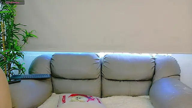bellacarolainnn online show from April 24, 8:23 pm