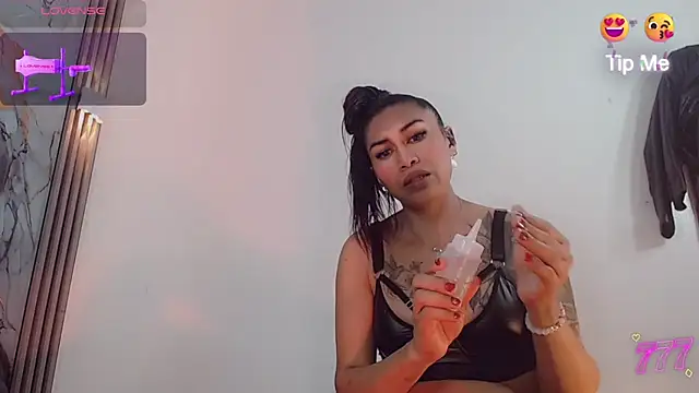 khiara moretti online show from August 8, 11:49 am