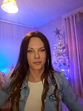 Luna Kitanna online show from December 15, 8:15 pm