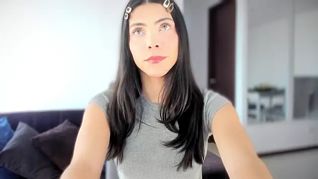 angelturned001 online show from September 11, 7:22 pm