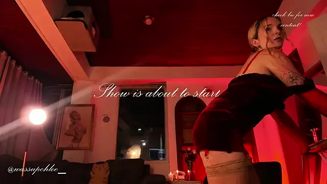 misschloe   online show from February 14, 11:54 pm