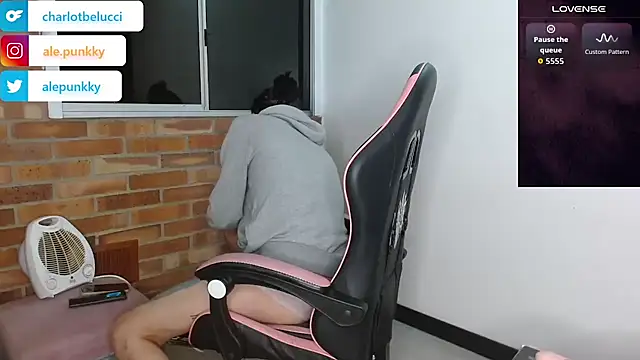 charlotbelucci  online show from November 6, 9:09 am