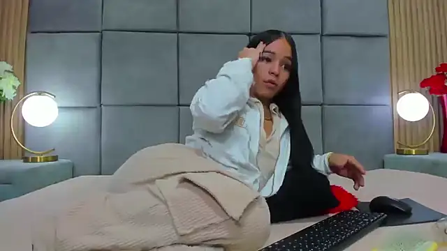 ChanellCambel online show from October 9, 9:49 pm