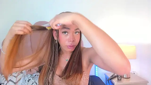 Nicole Paradise online show from January 14, 1:09 pm