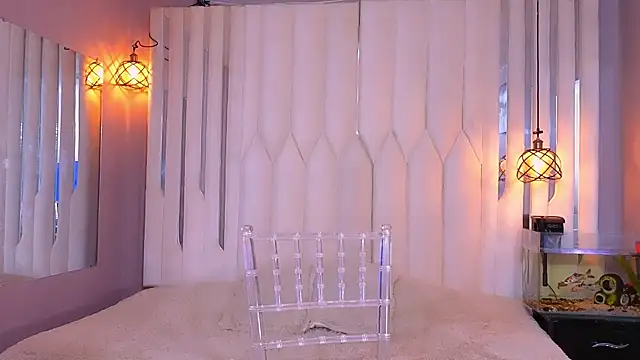 Megan Do Santos online show from August 4, 8:04 pm