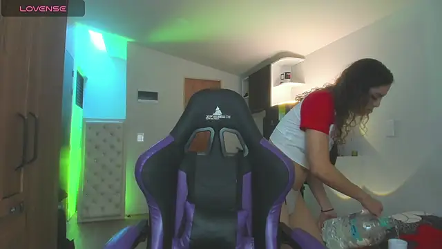 mariiahneedles online show from July 17, 9:54 pm
