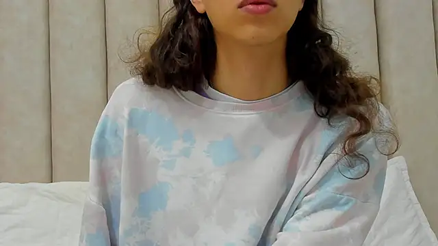 FreyaMoller online show from November 26, 7:05 pm