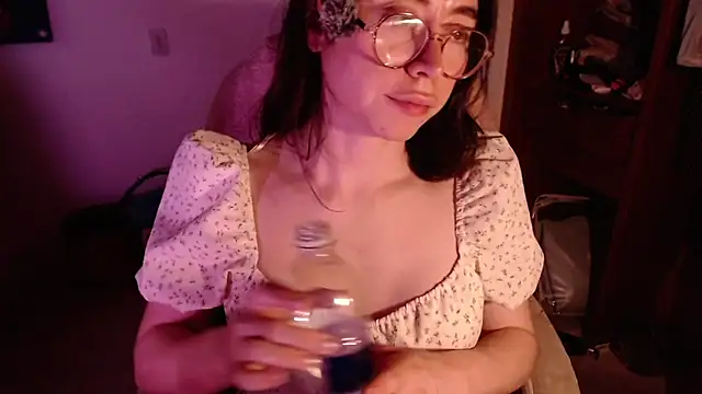 emily pearl  online show from January 18, 11:13 pm