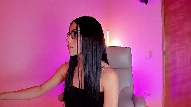 Snapshot of Kaarla___ chatting on March 3, 2:21 pm Kaarla    online show from March 3, 2:21 pm