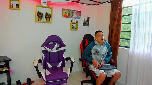 parejacaliente20154 online show from July 15, 11:04 am