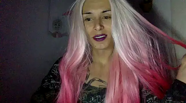 Snapshot of Thematrioshkaoficial24 chatting on December 7, 3:20 am Thematrioshkaoficial24 online show from December 7, 3:20 am