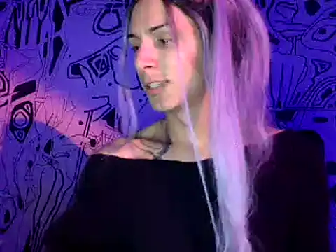 Snapshot of Thematrioshkaoficial24 chatting on January 8, 1:11 am Thematrioshkaoficial24 online show from January 8, 1:11 am