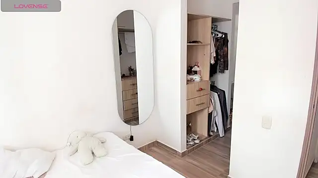 rose scottt online show from February 18, 5:20 pm