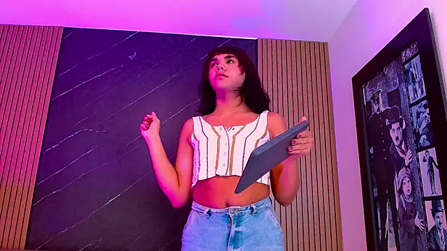 AndreaGil  online show from April 29, 12:32 pm
