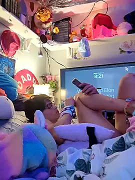 gurlnips online show from February 2, 4:22 pm