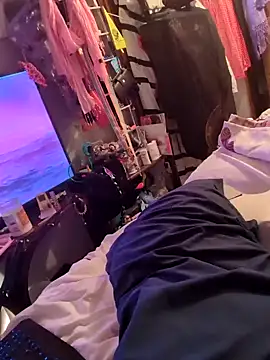 gurlnips online show from February 9, 3:43 am
