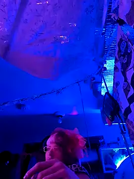 gurlnips online show from February 12, 11:40 am
