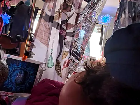 gurlnips online show from February 21, 7:10 pm
