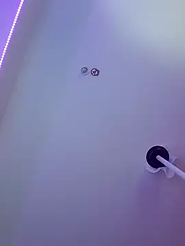gurlnips online show from May 5, 12:55 pm
