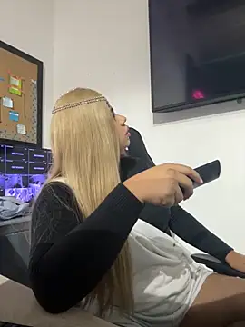 Tom Silver   online show from October 3, 7:52 am